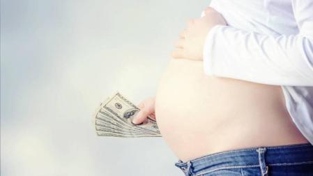 Exteriores relaciona los vientres de alquiler en Ucrania con el tráfico de niños