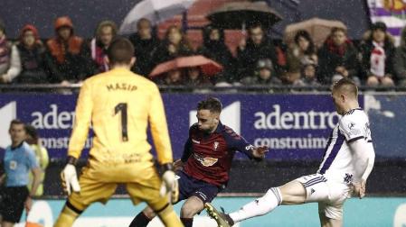 Galería de fotos del partido Osasuna-Valladolid disputado en El Sadar.
