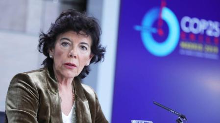 La portavoz del Ejecutivo, Isabel Celaá, en la rueda de prensa tras el consejo de ministros.