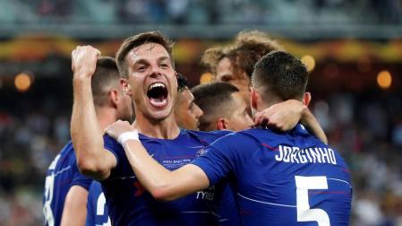 Azpilicueta: "Levantar la copa como capitán es un orgullo y sólo piensas en disfrutar"