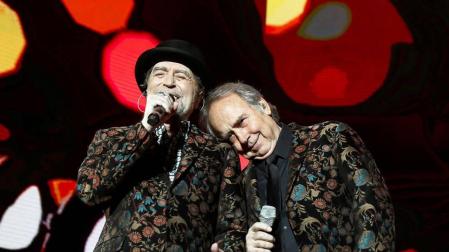 Sabina y Serrat, en su primer concierto en el Wizink Center de Madrid de la gira 'No hay dos sin tres'