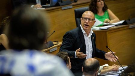 Carlos Gimeno, en el Parlamento de Navarra.