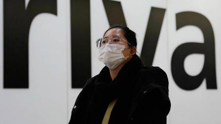 China cierra todos los transportes en la ciudad donde comenzó el brote de neumonía