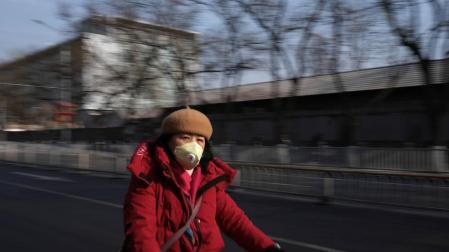 China eleva a 25 los muertos por el nuevo coronavirus y a 830 los casos confirmados