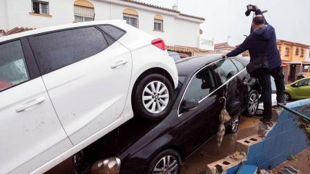 Calles anegadas y desalojos en Málaga