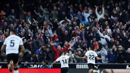 El Valencia recupera su mejor versión y tumba al Barcelona