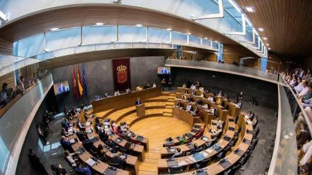 Los parlamentarios cobrarán 53.631 € y el presidente de la Cámara, 73.380