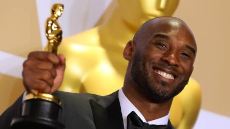 Kobe Bryant, la leyenda de la NBA, gana un Oscar