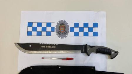 Intenta entrar a un bar de Tudela con un machete de grandes dimensiones