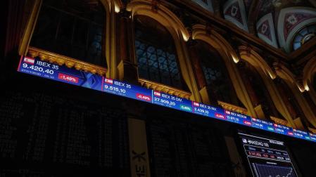 El Ibex 35 recupera los 9.400 en la apertura tras hundirse este lunes más de un 2%