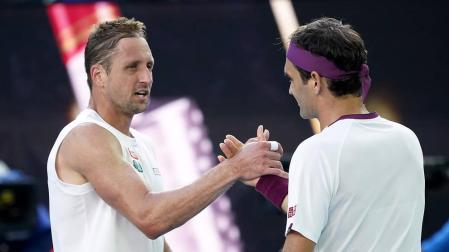 Federer levanta siete bolas de partido para lograr el pase a semifinales