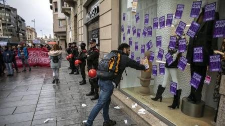 Imágenes de la jornada de huelga convocada este jueves 30 de enero en Navarra por los sindicatos ELA, LAB, Steilas, Esk, Ehne, Hiru y Etxalde.