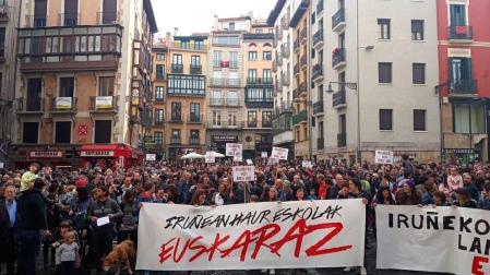 Cientos de personas rechazan el cambio en la oferta de tres escuelas infantiles en euskera
