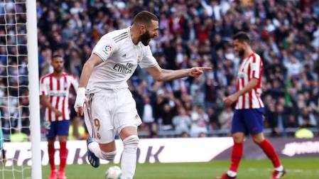 Benzema castiga a un Atlético lastrado