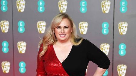 El negro, salvo algunas excepciones, fue el rey de la alfombra roja de los Bafta del cine británico.