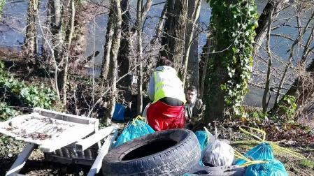 Operación limpieza en el Arga