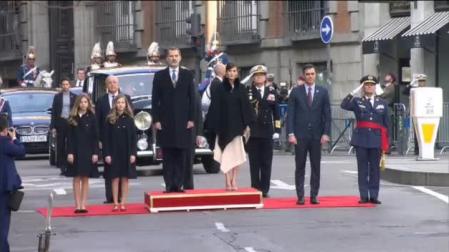 Ovación a los reyes en el Congreso en el arranque de la XIV legislatura