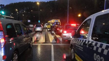 Una mujer sufre una fractura de pierna tras ser atropellada en Pamplona