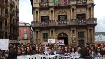 Los estudiantes se movilizan para denunciar que "No es abuso, es violación"