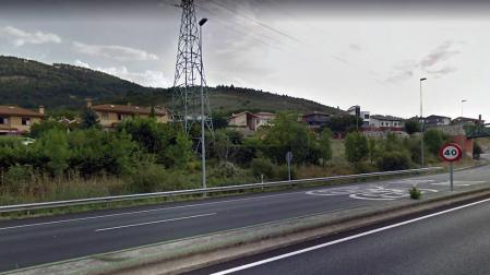 Una mujer de 34 años herida en una colisión en Artica