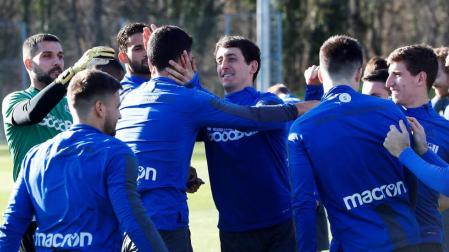 Los jugadores de la Real Sociedad, en un entrenamiento en Zubieta.
