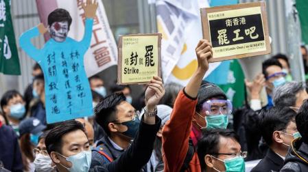 China actualiza las cifras del coronavirus: 490 muertos y 24.324 afectados