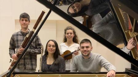 De izquierda a derecha: Íñigo López de Sosoaga (fagot), Lorena Munilla (flauta), Mirari Etxeberria (violín), Diego Eder (piano).