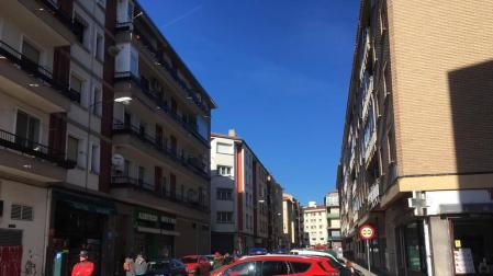 La Policía Foral ha detenido este jueves a varias personas en una operación antidroga desarrollada en Pamplona. Además, una persona se ha atrincherado en un domicilio en la calle Irati del barrio de La Milagrosa.