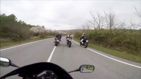 Identifican a 10 moteros por conducir de forma temeraria y grabarse en vídeo en Navarra