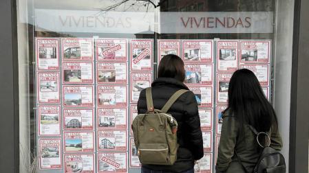 Solo dos de cada diez jóvenes pueden emanciparse, la tasa más baja en 17 años