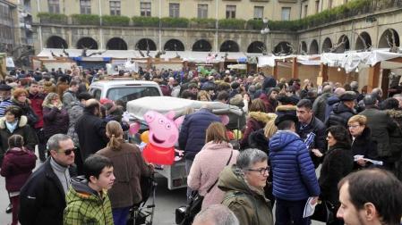 Cientos de personas participaron en los diferentes actos programados en la jornada central de las ferias