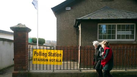 Triple empate en las elecciones irlandesas según los sondeos a pie de urna