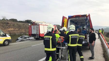 Dos jóvenes heridos leves tras sufrir una salida de vía en la AP-15