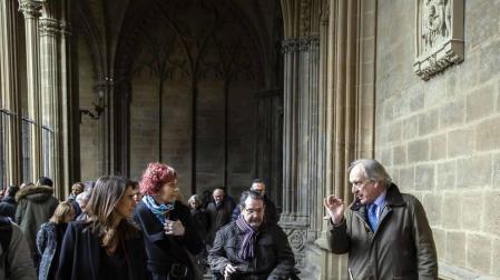 Imágenes de la visita guiada a la presentación de la finalización de las obras de restauración del claustro gótico de la Catedral de Pamplona.