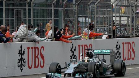 Alonso acaba tercero en un gran premio dominado por Hamilton
