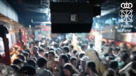 Denunciado un bar de Tafalla por superar el aforo en un 225%