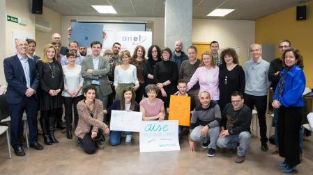 Socios y promotores de los nuevos proyectos de 2019 se fotografiaron con los responsables de ANEL y la directora gerente del SNE.