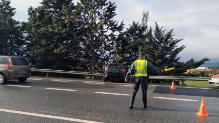 Un trasladado al CHN en un accidente múltiple entre tres coches en Berrioplano