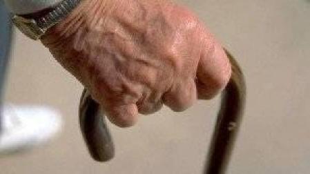 Un hombre de 86 años deja inconsciente a otro de 65 tras una discusión de tráfico