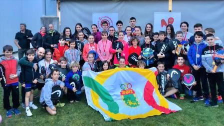 Foto de campeones del campeonato.