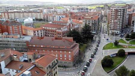 Imágenes de los tractores para la protesta agraria con tractores en Pamplona.