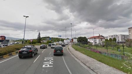 Retenciones en la PA-30 en Ansoain por un accidente