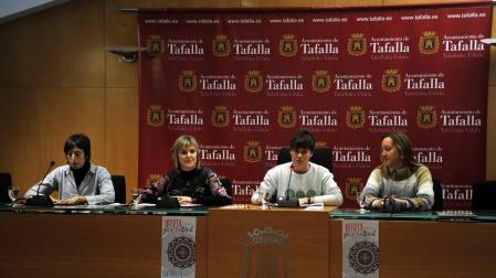 Desde la izda., Aurora Beroiz, Marta Lerga, Goizeder Juango e Imelda Mañeru en la presentación.