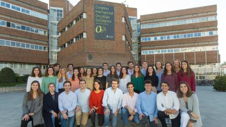 Alumnos que forman parte del comité organizador del COE (Congreso de Oncología para Estudiantes).