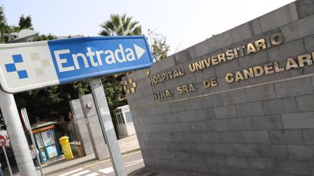 Entrada al Hospital de Nuestra Señora de la Candelaria (Santa Cruz de Tenerife) donde permanece aislado el médico italiano con coronavirus.
