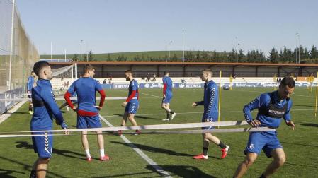 Unai García, en un ejercicio de fuerza durante el entrenamiento de este pasado lunes.