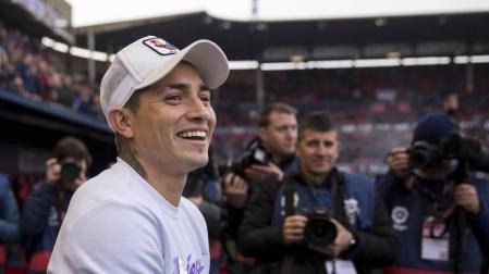 El Chimy Ávila, a pie de campo, antes de dar comienzo un partido reciente en El Sadar.