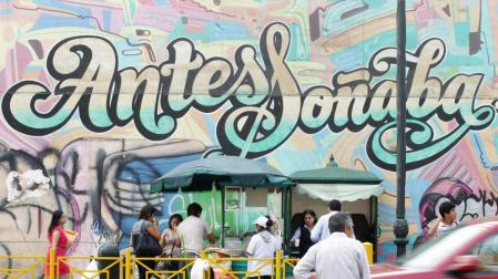 Mural en una calle del centro de Lima.