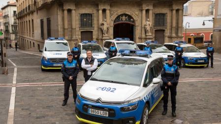 Policía Municipal amplía su parque móvil con cuatro coches y dos furgones nuevos