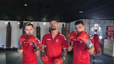 Dani Saldise, Araça y Mancuso se calzaron los guantes de boxeo, junto al resto de sus compañeros, para preparar la cita de hoy.
